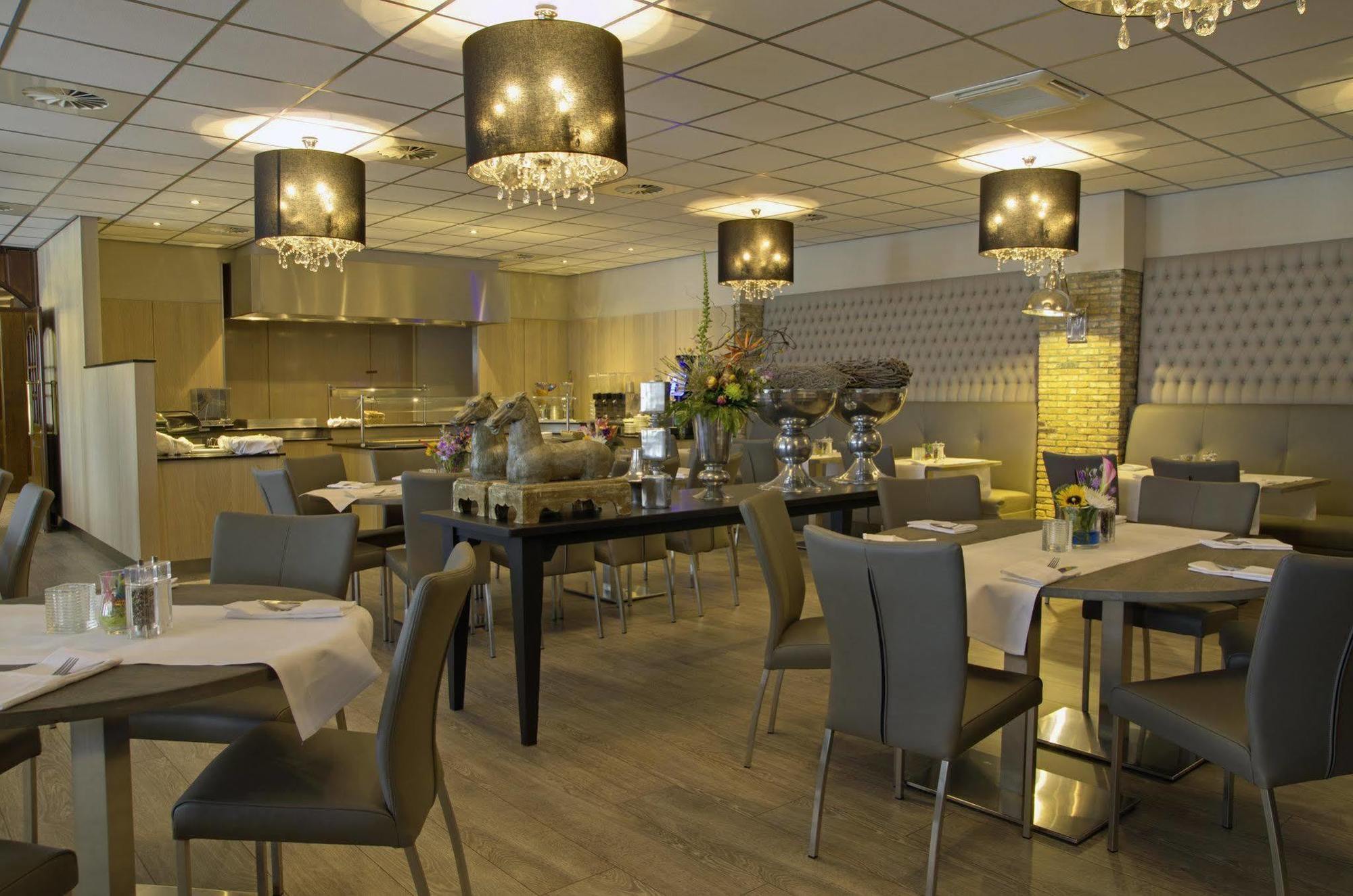 Hotel De Naaldhof โอส ภายนอก รูปภาพ